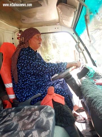 أمنيتها لقاء الرئيس.. حكاية الأسطى فايزة ابنة كفرالشيخ التى محت أميتها وقادة سيارة نقل